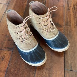 Sorel Out N About bootie Size 9 Brown Black PRACTICALLY NEW